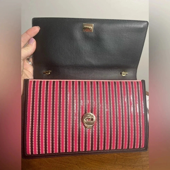 Ferragamo Ginny two-tone pink zigzag shoulder bag with gold chain shoulder strap - Picture 3 of 13